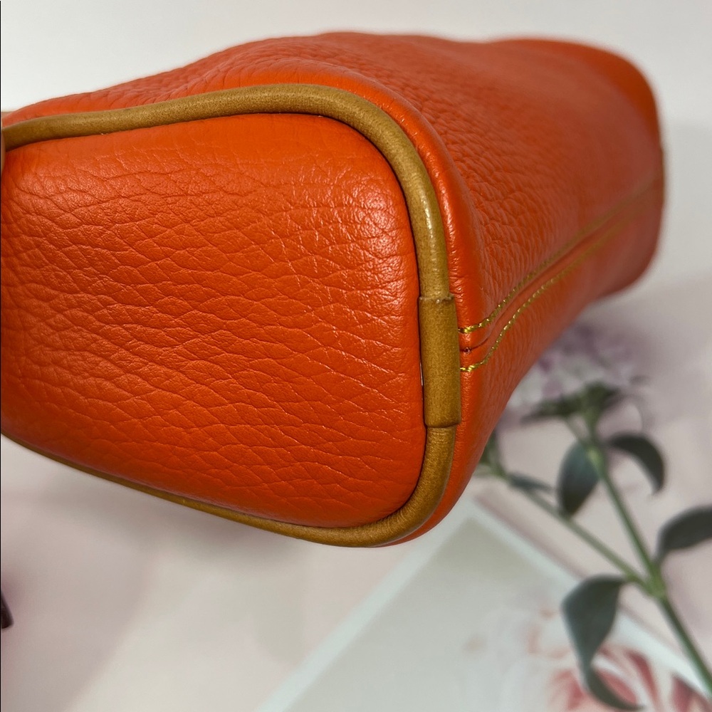 🦆 DOONEY & BOURKE DILLEN MINI BARREL TANGERINE ORANGE PEBBLE LEATHER BAG - Picture 4 of 11